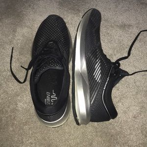 Levitate running shoes